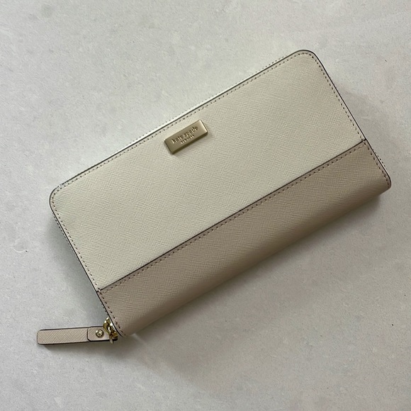 Never used Kate Spade zip up wallet. - Picture 1 of 4